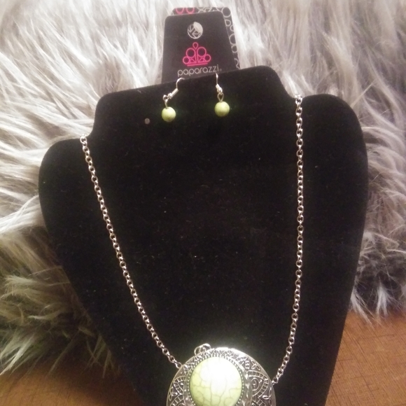 Jewelry - Picture 5 of 6